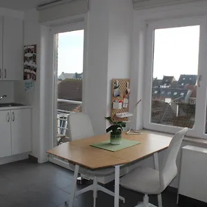 Studio-appartement In De Gezellige Winkelstraat Van Middelkerke-bad Appartement